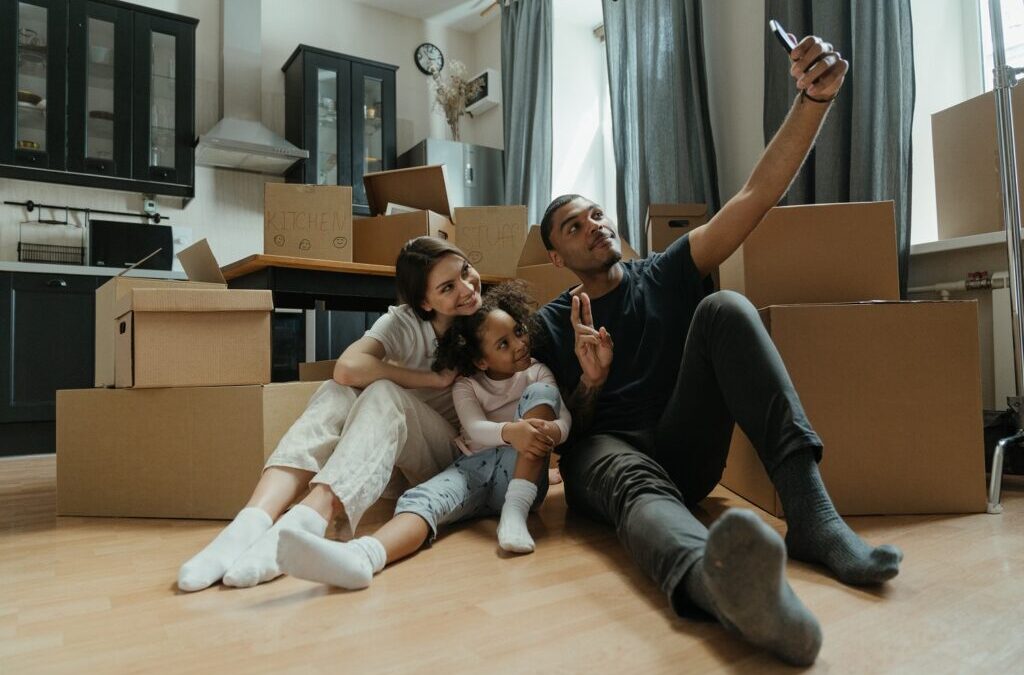 Die Wohnung hinter sich lassen: Was Sie über den Auszug wissen müssen